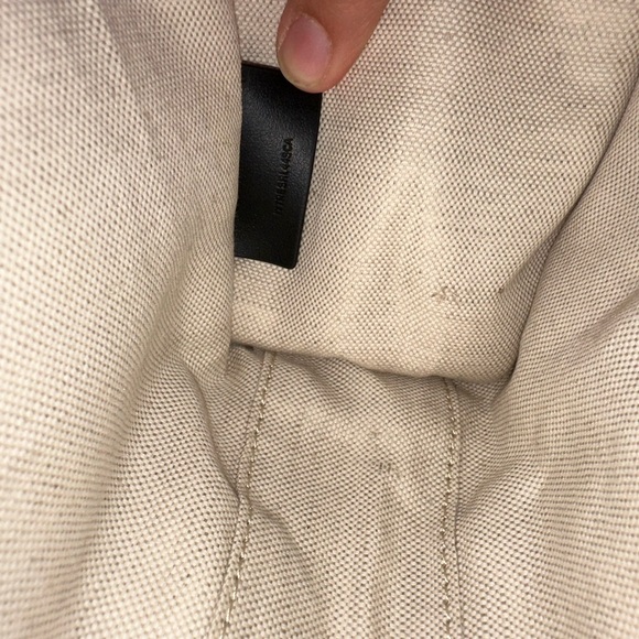 Burberry Black and Cream Tote Bag with Structured Shape and Leather Accents - Picture 12 of 14